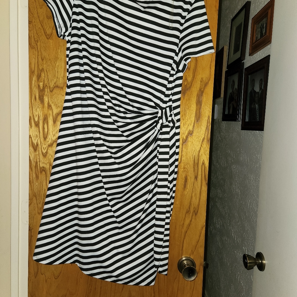 Dress - Picture 4 of 4